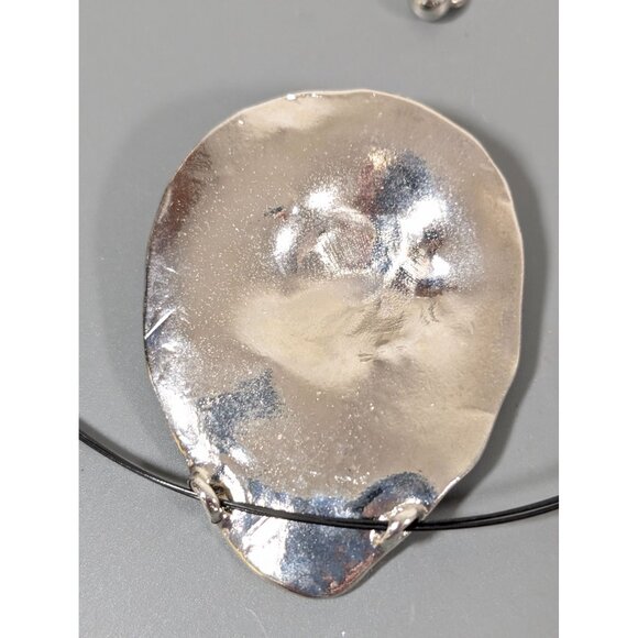 Chico's Silver Tone Teardrop Pendant Necklace On Wire Choker Chain 26" - Picture 5 of 7